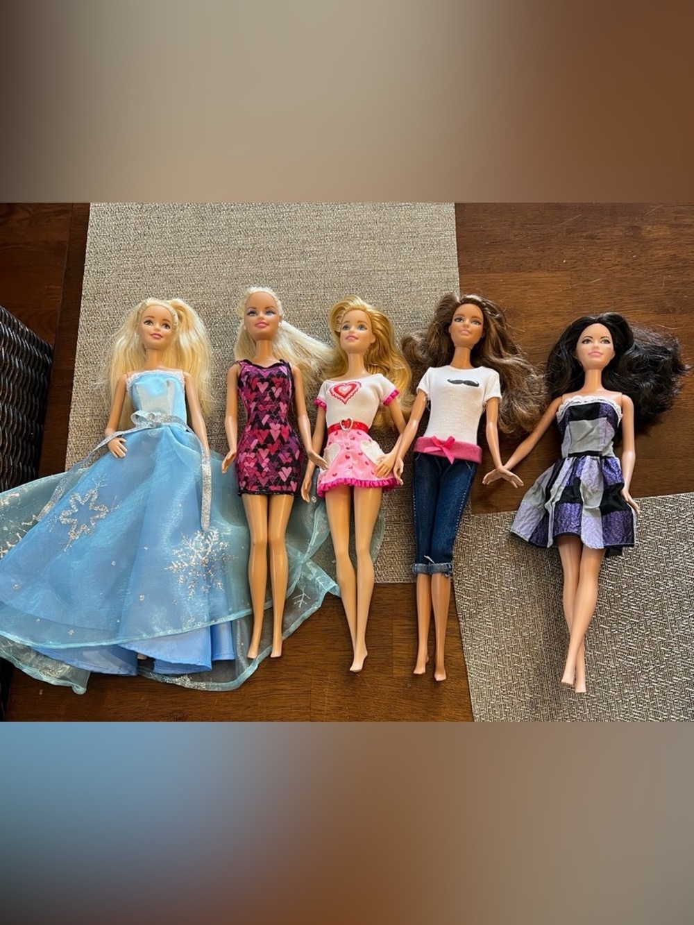 Barbie Set of‎ Fashion Dolls in Various Outfits